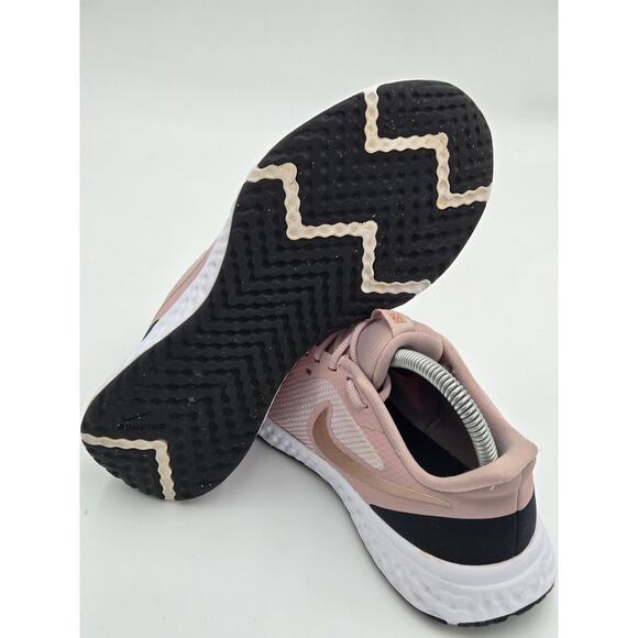 Nike Women’s Size 8 Revolution 5 Pink Gold Running Sneakers Lightweight Trainers - Picture 7 of 9